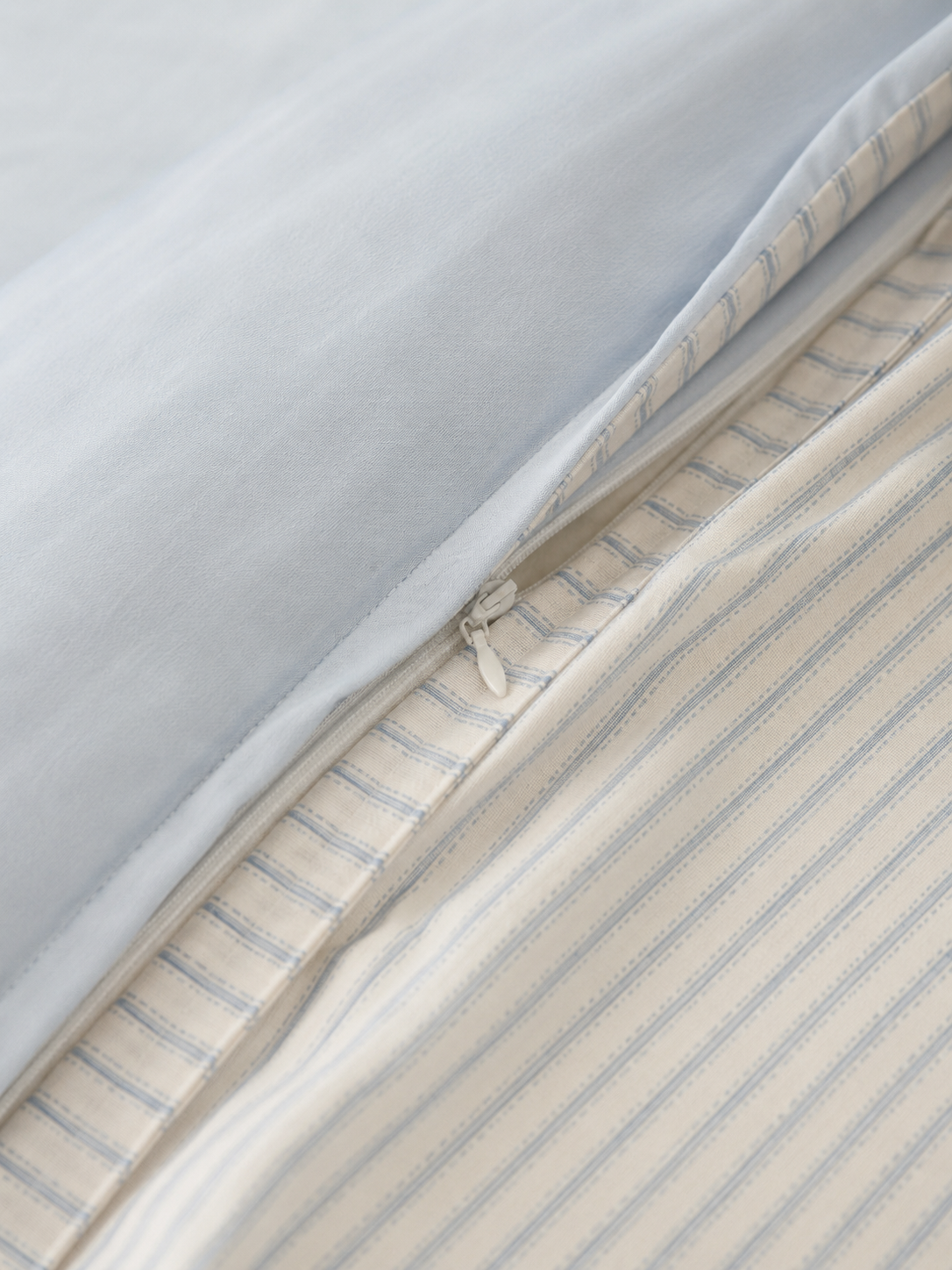 Housse de couette réversible rayures bleues 220cm x 240 cm – Image 2